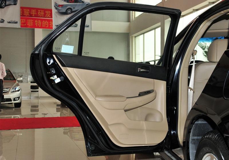 比亞迪 比亞迪F6 2011款 黃金版 1.8L MT豪華型