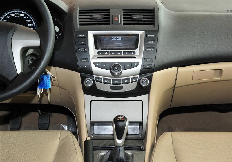 比亞迪 比亞迪F6 2011款 黃金版 1.8L MT豪華型