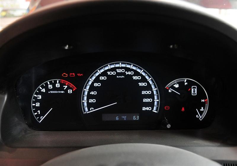 比亞迪 比亞迪F6 2011款 黃金版 1.8L MT豪華型