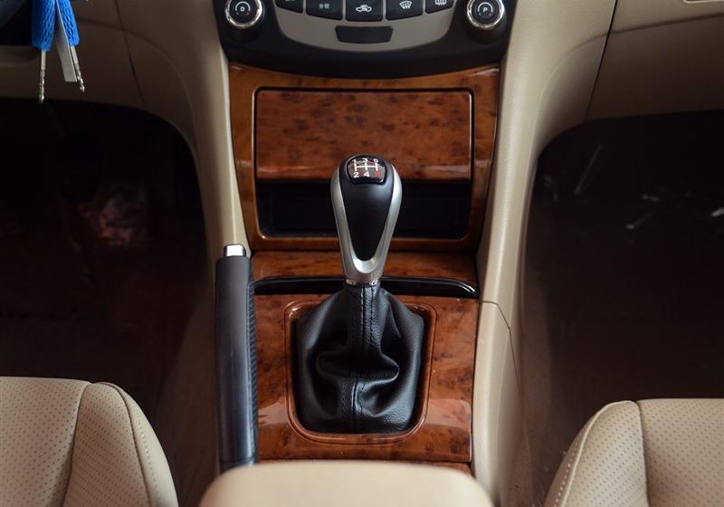 比亞迪 比亞迪F6 2011款 黃金版 1.8L MT尊享型