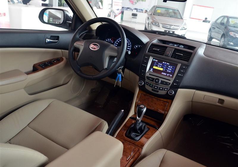 比亞迪 比亞迪F6 2011款 黃金版 1.8L MT尊享型