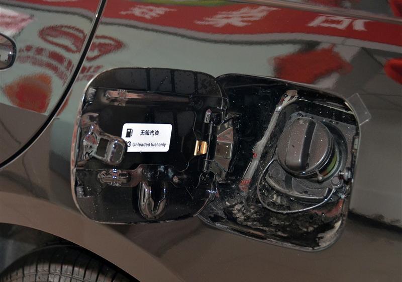 比亞迪 比亞迪F6 2011款 黃金版 1.8L MT尊享型