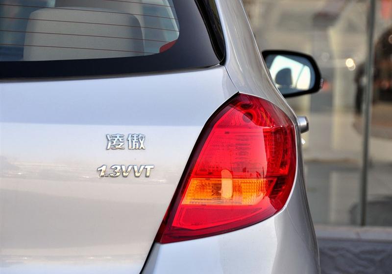 長(zhǎng)城汽車(chē) 凌傲 2010款 1.3 MT鋒尚版