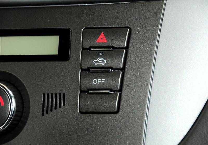 長城汽車 騰翼V80 2011款 2.0 自動標(biāo)準(zhǔn)型