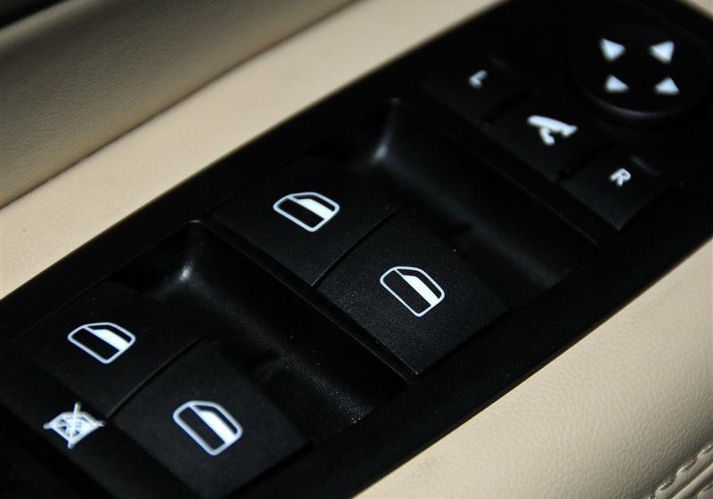 Jeep吉普 大切諾基(進(jìn)口) 2011款 3.6 豪華導(dǎo)航版