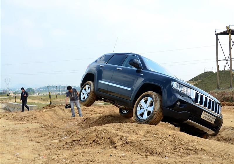 Jeep吉普 大切諾基(進(jìn)口) 2011款 5.7 旗艦導(dǎo)航版