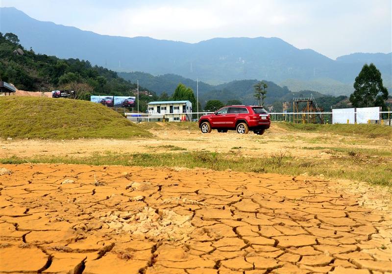 Jeep吉普 大切諾基(進(jìn)口) 2011款 5.7 旗艦導(dǎo)航版