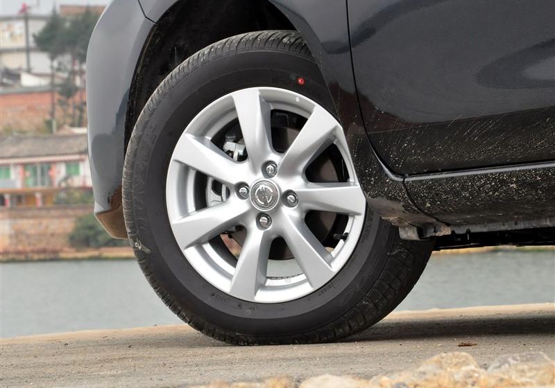 東風(fēng)日產(chǎn) 陽(yáng)光 2011款 1.5XV 尊貴版 MT