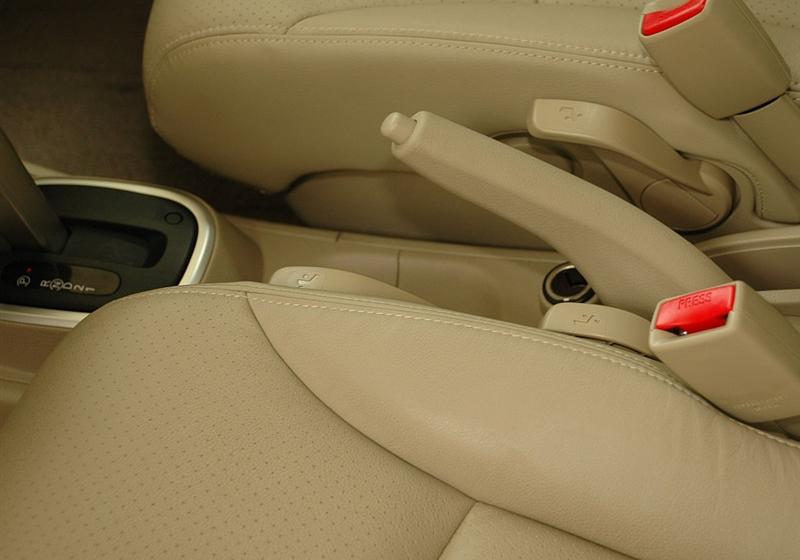 東風(fēng)日產(chǎn) 頤達(dá) 2008款 1.6 自動(dòng)尊貴型