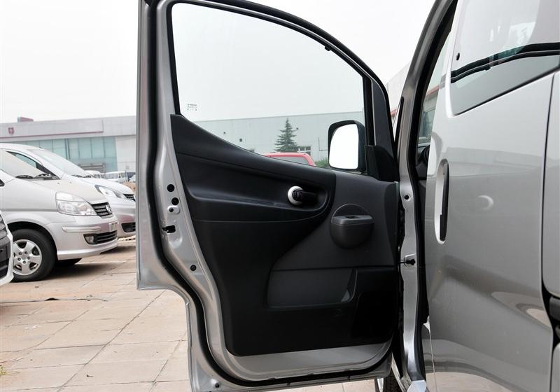 鄭州日產(chǎn) 日產(chǎn)NV200 2011款 1.6 尊雅型 232座