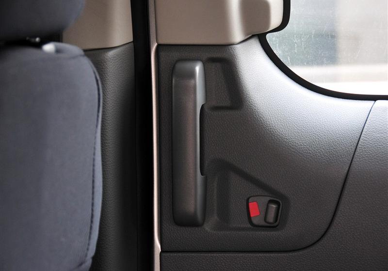 鄭州日產(chǎn) 日產(chǎn)NV200 2011款 1.6 尊貴型 223座