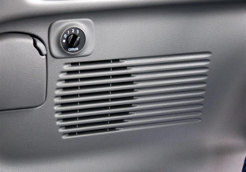 鄭州日產(chǎn) 日產(chǎn)NV200 2011款 1.6 尊貴型 223座