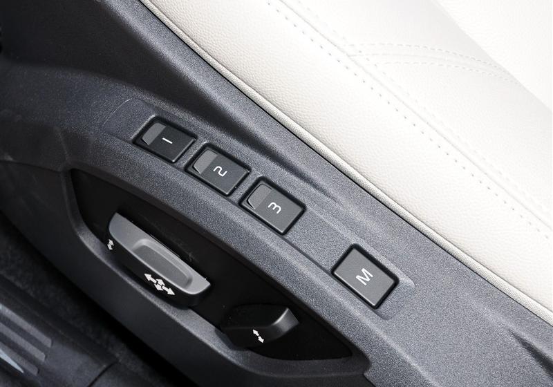 沃爾沃(進(jìn)口) 沃爾沃C30 2012款 2.0 Aktiv 樂動(dòng)套裝版