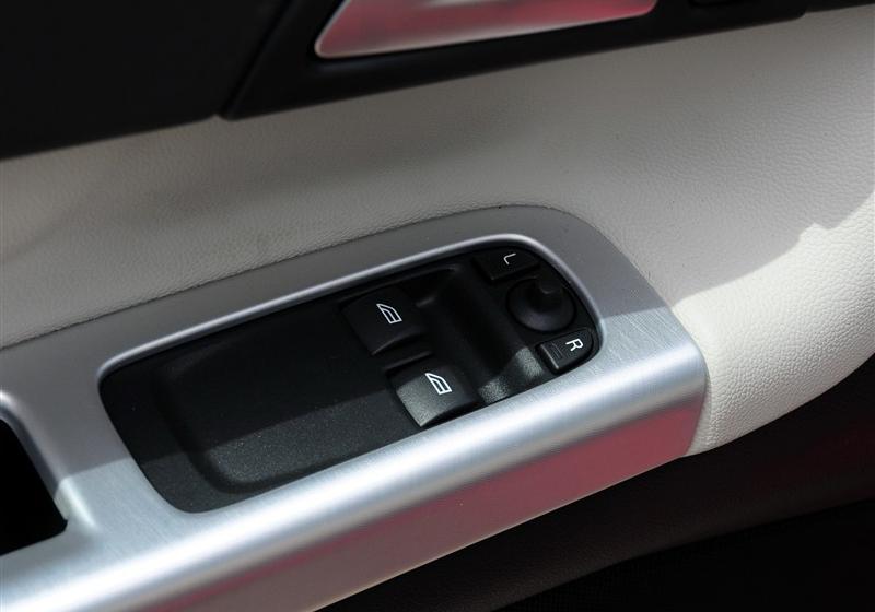 沃爾沃(進口) 沃爾沃C30 2012款 2.0 Aktiv 樂動套裝版