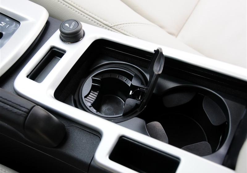 沃爾沃(進(jìn)口) 沃爾沃C30 2012款 2.0 Aktiv 樂動套裝版