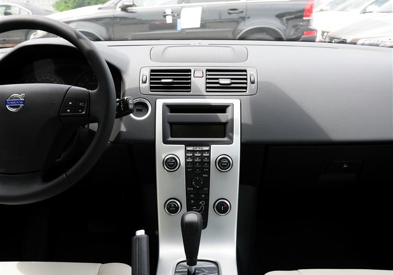 沃爾沃(進(jìn)口) 沃爾沃C30 2012款 2.0 Aktiv 樂動(dòng)套裝版