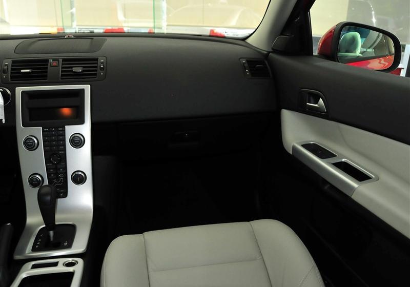 沃爾沃(進(jìn)口) 沃爾沃C30 2012款 2.0 Aktiv 炫動(dòng)套裝版