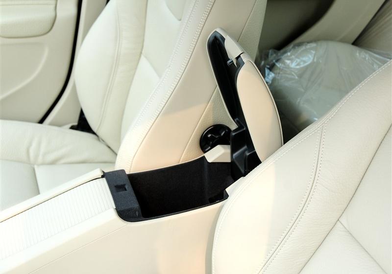 沃爾沃(進(jìn)口) 沃爾沃S60 2011款 2.0T 舒適版