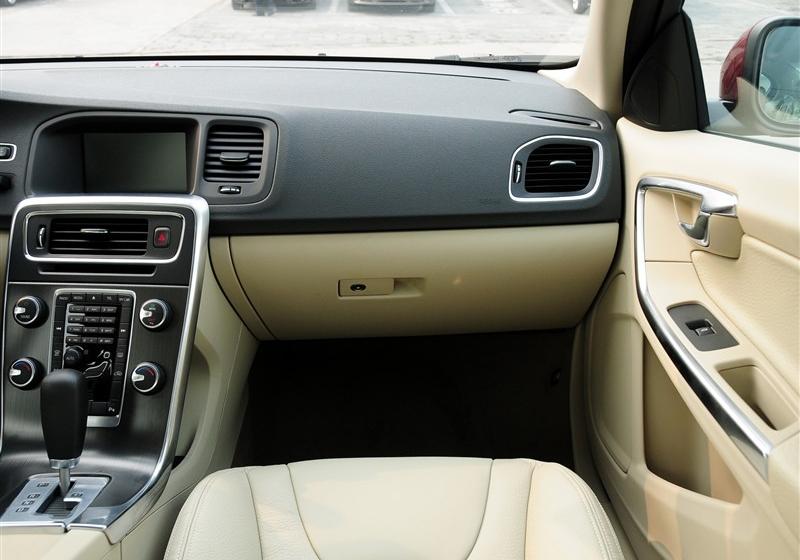 沃爾沃(進口) 沃爾沃S60 2011款 2.0T 舒適版