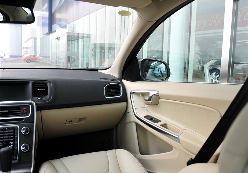 沃爾沃(進(jìn)口) 沃爾沃S60 2011款 2.0T 智雅版