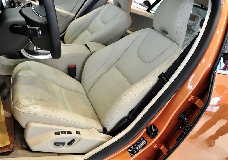 沃爾沃(進(jìn)口) 沃爾沃S60 2011款 2.0T 智尊版