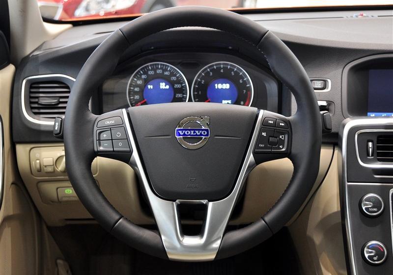 沃爾沃(進(jìn)口) 沃爾沃S60 2011款 2.0T 智尊版