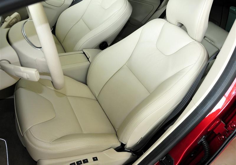 沃爾沃(進(jìn)口) 沃爾沃XC60 2011款 2.0T 智雅版