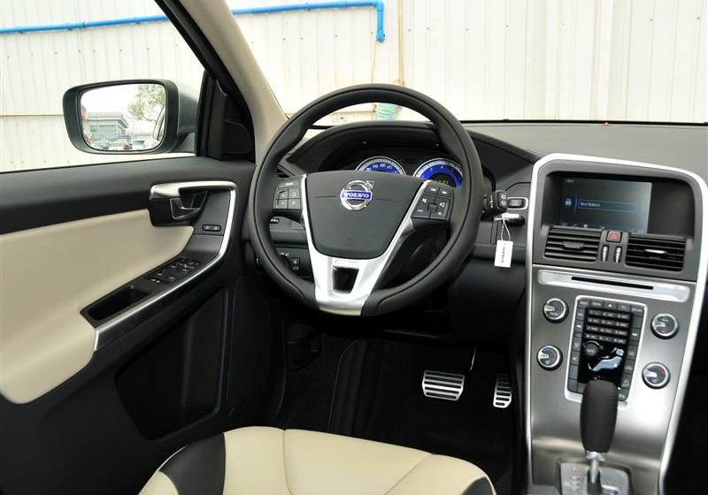 沃爾沃(進(jìn)口) 沃爾沃XC60 2011款 3.0 T6 R-Design 個(gè)性運(yùn)動(dòng)版