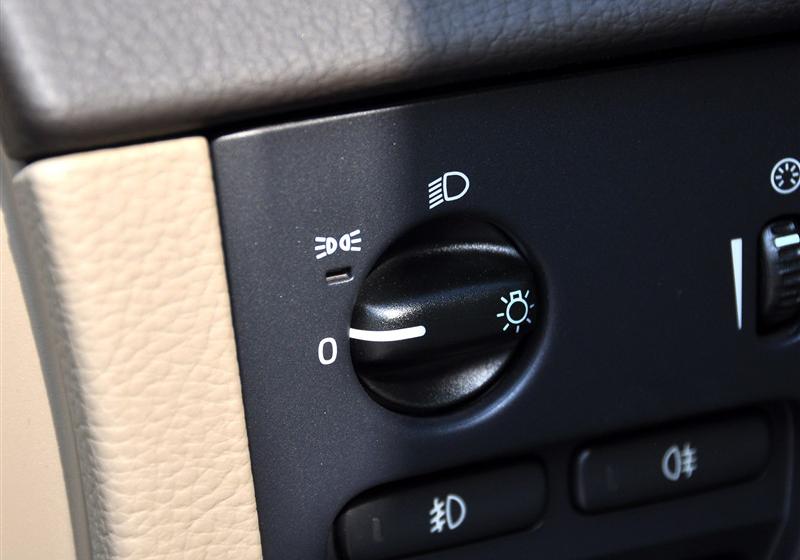 沃爾沃(進(jìn)口) 沃爾沃XC90 2011款 2.5T 北歐豪華版