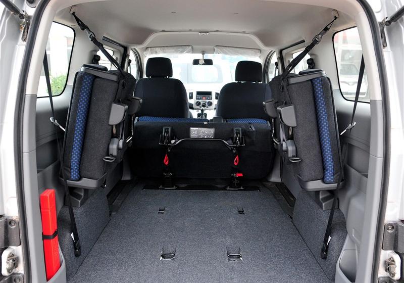 日產(chǎn)NV200  2011款 1.6 尊雅型 232座