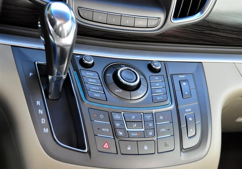 別克GL8  2011款 3.0L XT豪華商務旗艦版