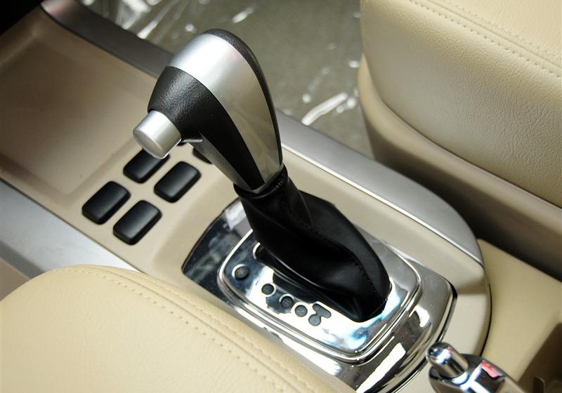 威麟V5  2012款 2.0L 4AT 豪華型