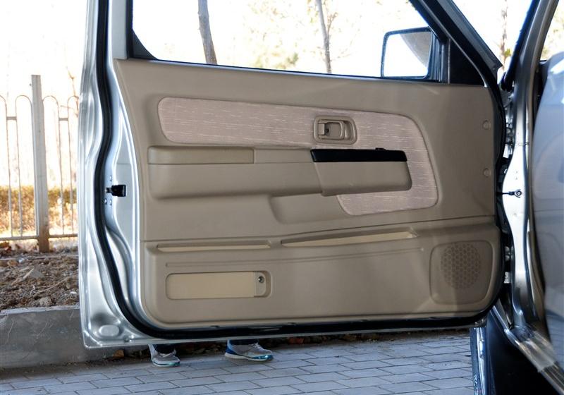 鄭州日產(chǎn) 銳騏多功能車 2010款 2.4L汽油兩驅(qū)豪華型ZG24