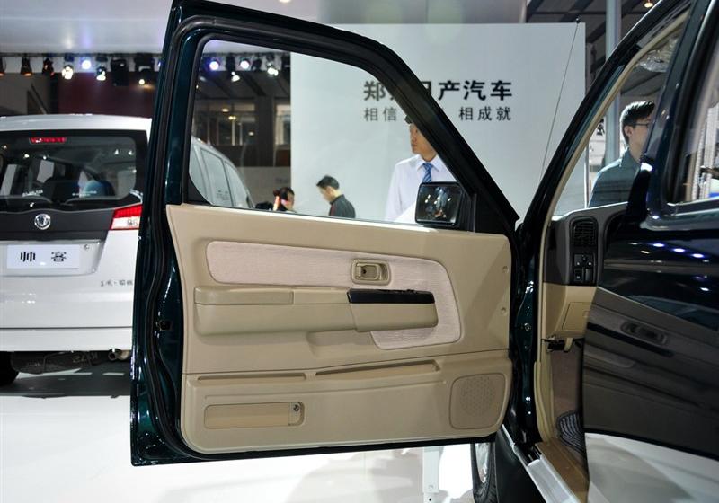 鄭州日產(chǎn) 銳騏皮卡 2010款 2.5L兩驅(qū)標(biāo)準(zhǔn)型ZD25TCR