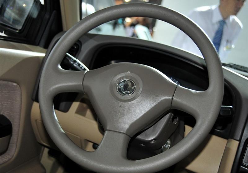 鄭州日產(chǎn) 銳騏皮卡 2010款 2.5L兩驅(qū)標(biāo)準(zhǔn)型ZD25TCR