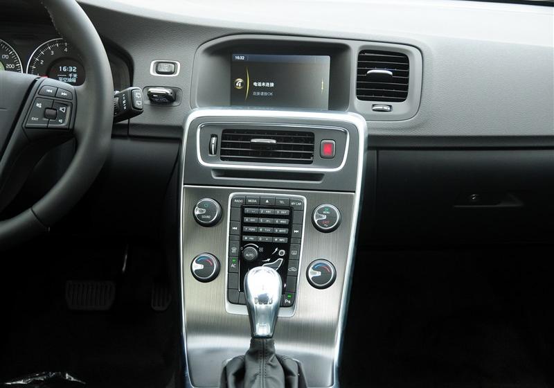 沃爾沃V60  2013款 2.0T T5 舒適版