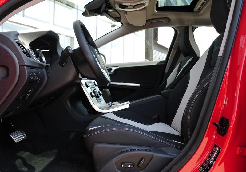 沃爾沃V60  2012款 3.0 T6 AWD 運(yùn)動(dòng)版