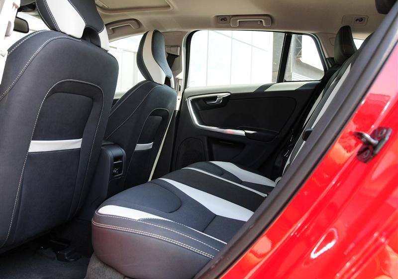 沃爾沃V60  2012款 3.0 T6 AWD 運(yùn)動(dòng)版