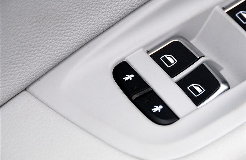 2012款 30 FSI 舒適型