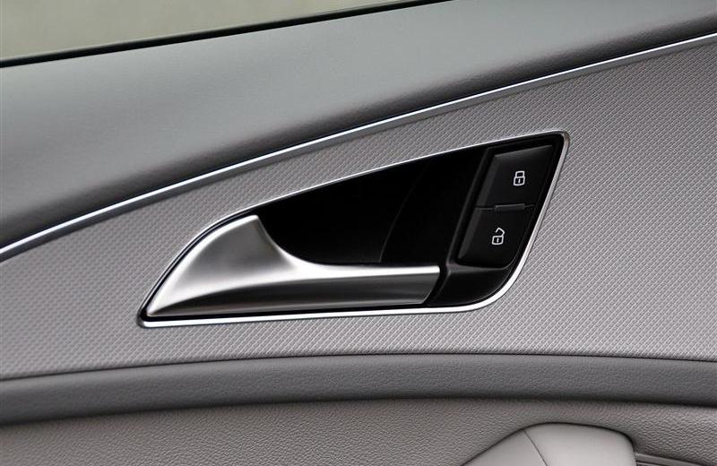 2012款 30 FSI 舒適型