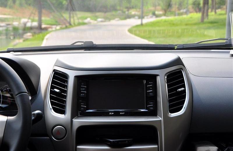 2012款 1.5L 兩驅(qū)豪華型