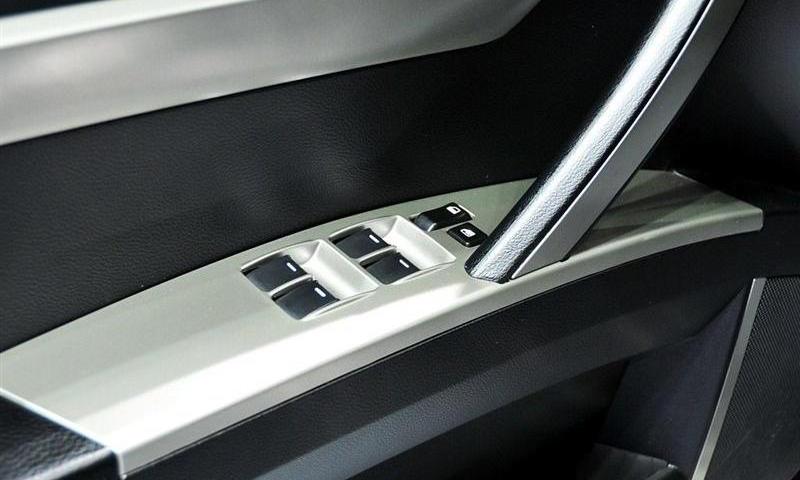 2012款 2.4 汽油自動四驅(qū)天窗版