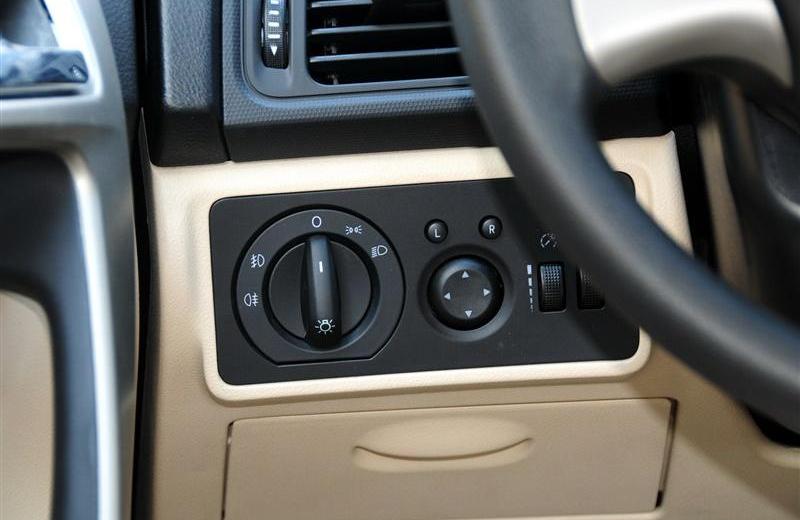 2012款 三廂 1.6CVT 進(jìn)取型