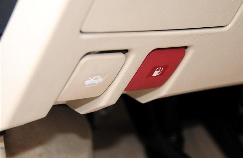 2012款 三廂 1.6CVT 進(jìn)取型