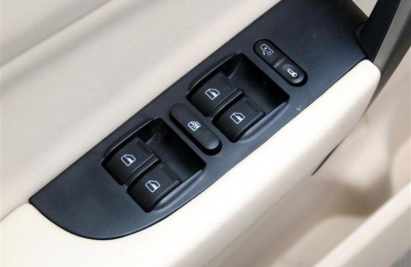 2012款 三廂 1.6CVT 進取型