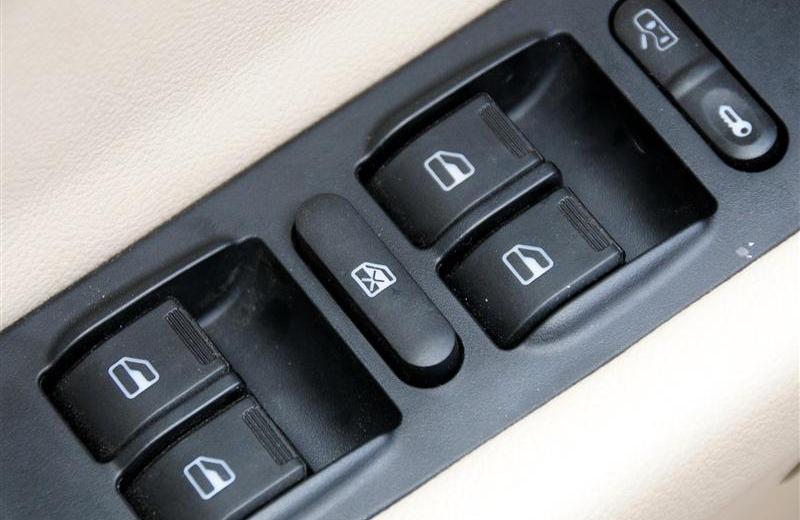 2012款 三廂 1.6CVT 進取型