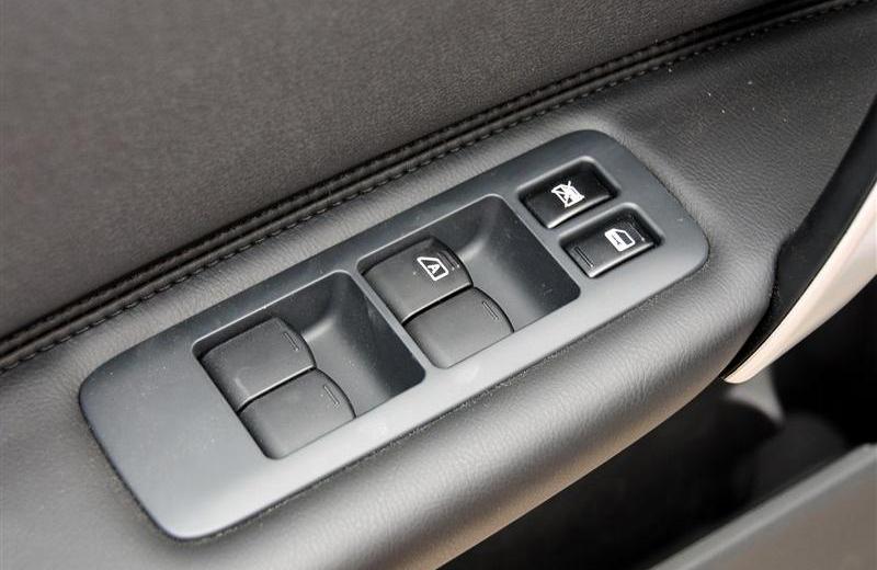 2012款 2.0XV 雷 CVT 2WD