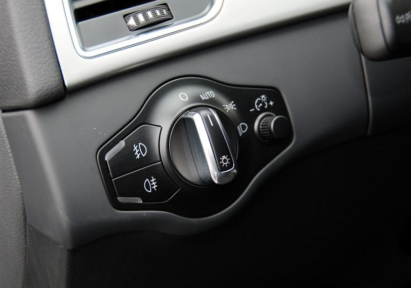 2012款 2.0 TFSI 自動(dòng)運(yùn)動(dòng)型