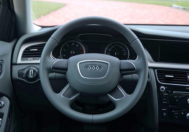 2013款 30 TFSI 自動舒適型