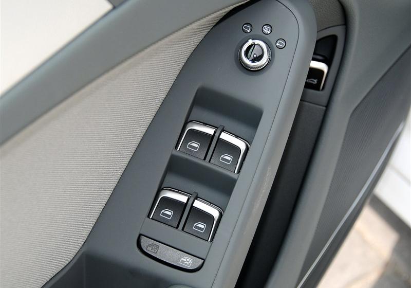 2013款 35 TFSI 自動標(biāo)準(zhǔn)型